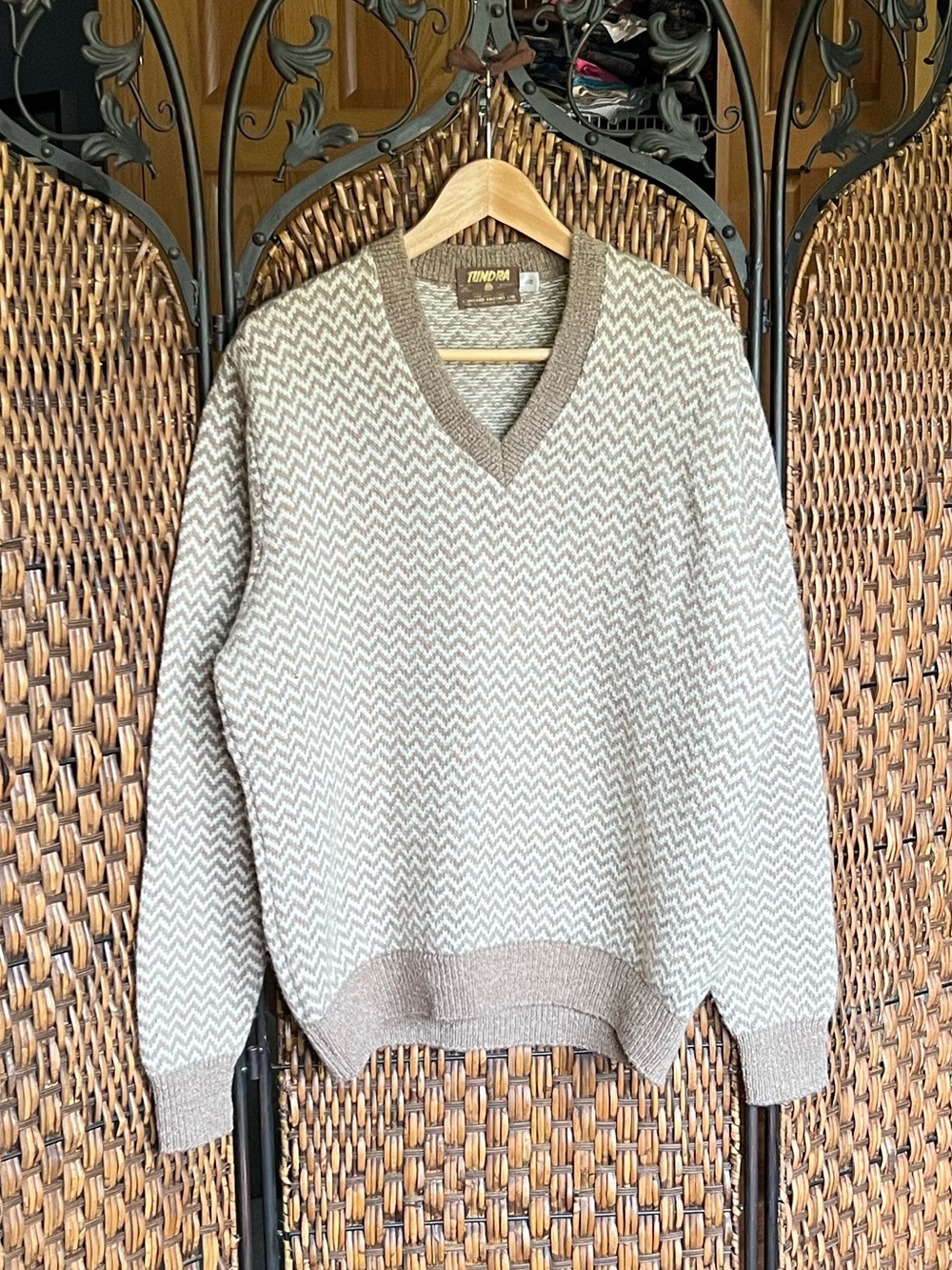 L Wool Vintage Chevron Sweater V-Neck Tan